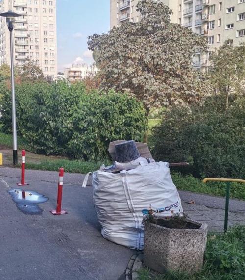 Worek na gruz typu Big Bag na warszawskim osiedlu